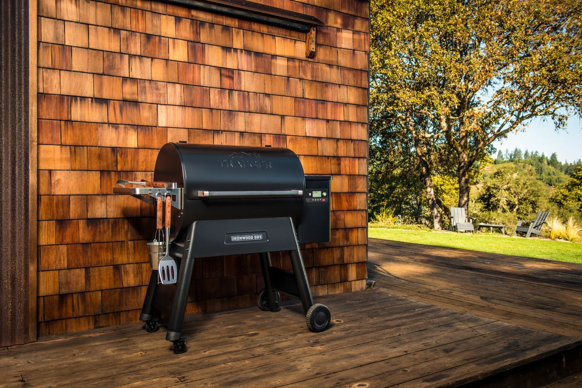 Traeger Ironwood Series 650 Pellet Grill — Enns Brothers Ltd